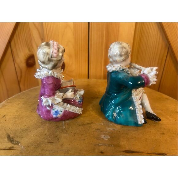 Vintage Porcelain Set Of Colonial Man & Woman Figurines 4.5” (5905) - Picture 4 of 10